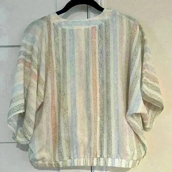 Sadie & Sage White Short Sleeve V Neck Blouse with color dots- Size Small- EUC - Picture 4 of 5